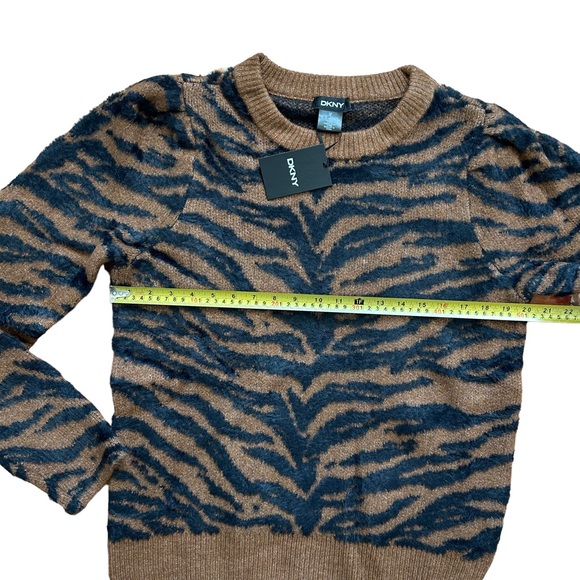 DKNY Eyelash Tiger Sweater Size XL NWT - Picture 5 of 8